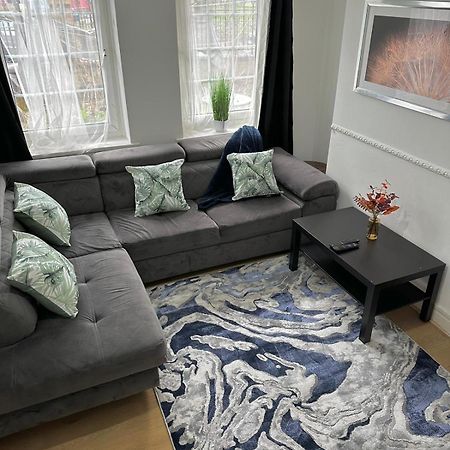 2 Bedroom Flat, 2 Minutes Walk To Bethnalgreen Station, Central London Eksteriør billede