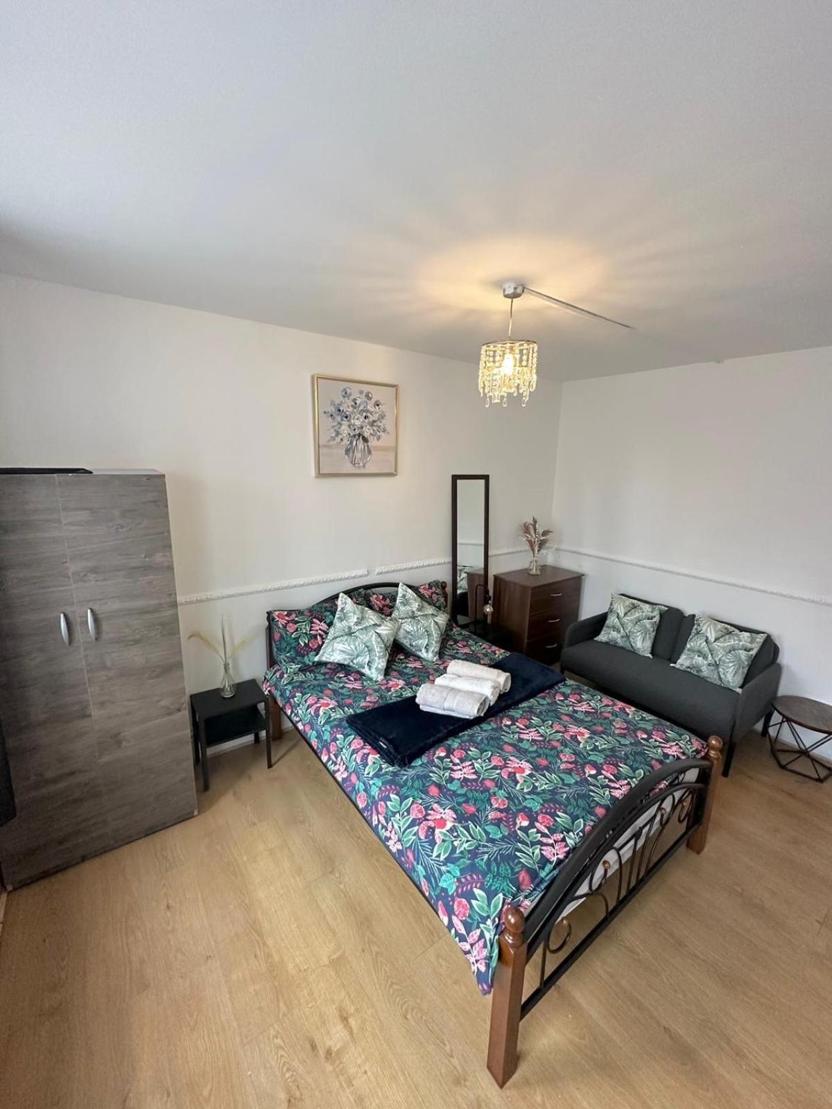 2 Bedroom Flat, 2 Minutes Walk To Bethnalgreen Station, Central London Eksteriør billede