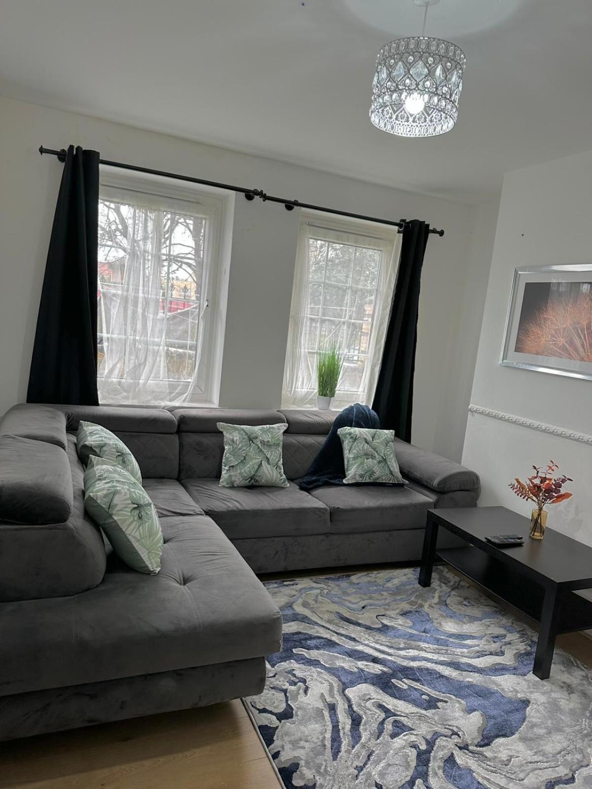 2 Bedroom Flat, 2 Minutes Walk To Bethnalgreen Station, Central London Eksteriør billede
