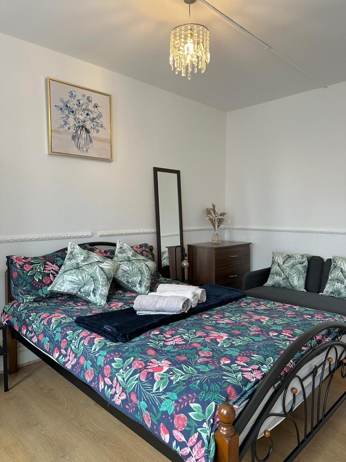 2 Bedroom Flat, 2 Minutes Walk To Bethnalgreen Station, Central London Eksteriør billede
