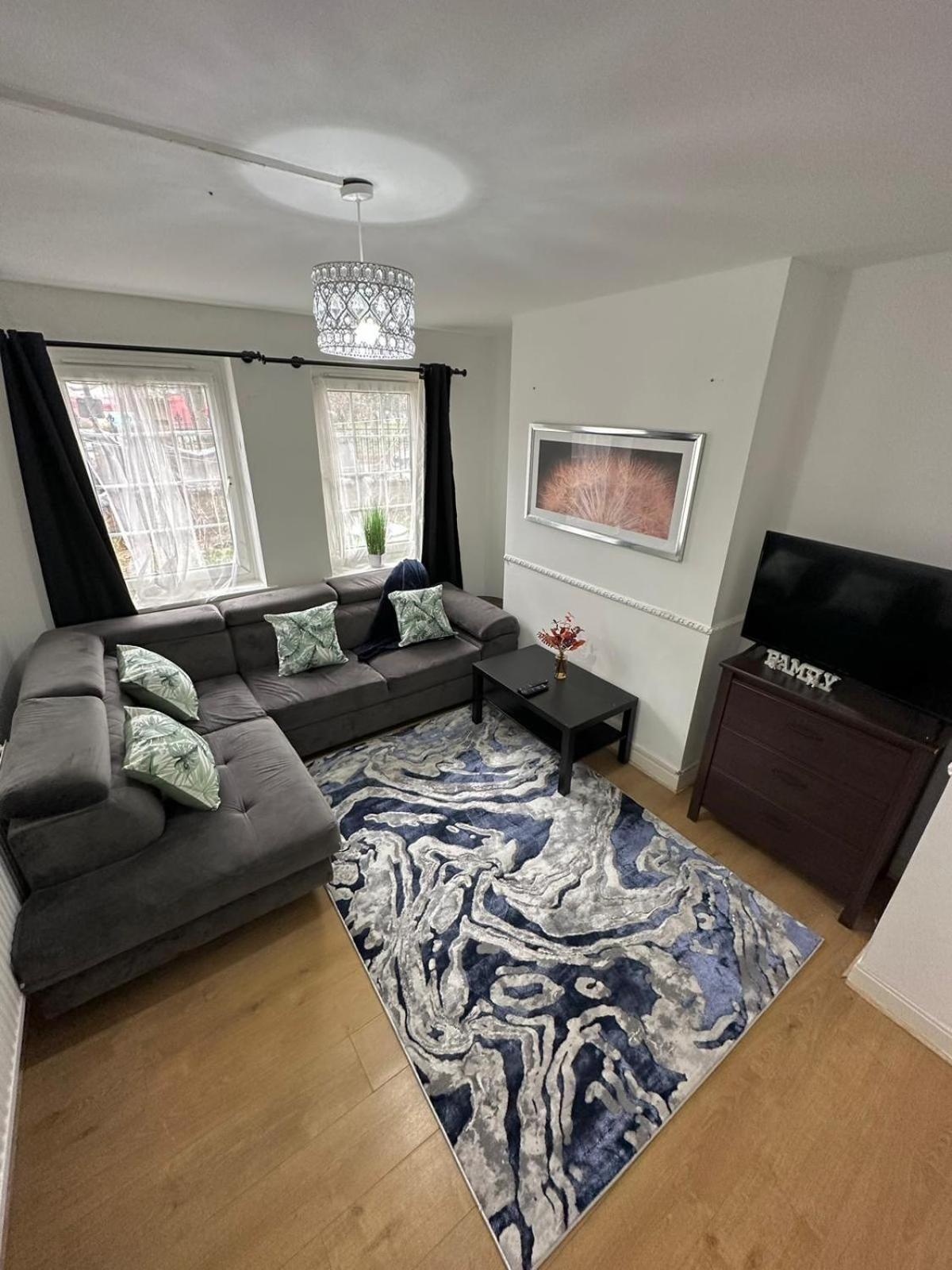 2 Bedroom Flat, 2 Minutes Walk To Bethnalgreen Station, Central London Eksteriør billede