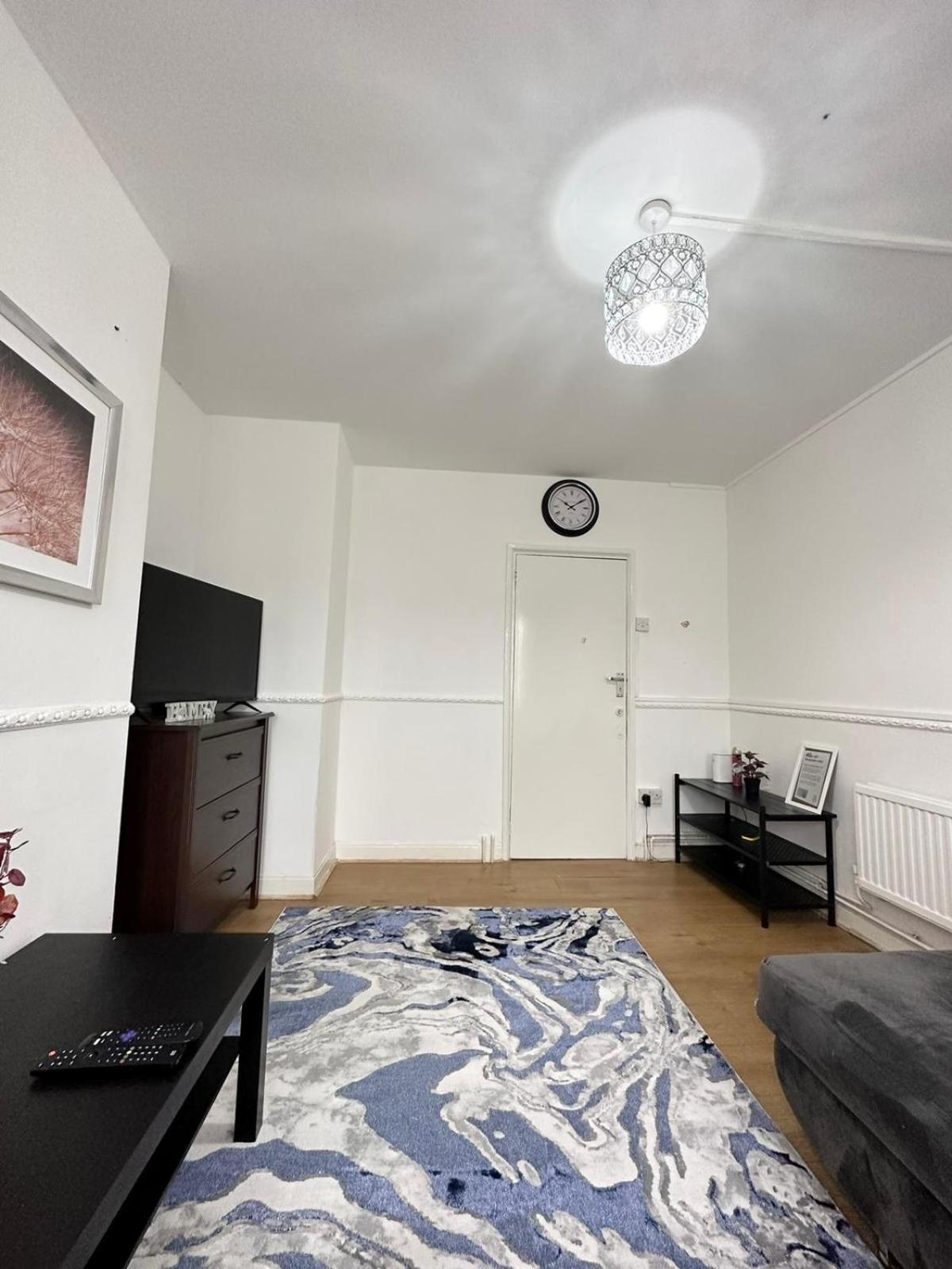 2 Bedroom Flat, 2 Minutes Walk To Bethnalgreen Station, Central London Eksteriør billede