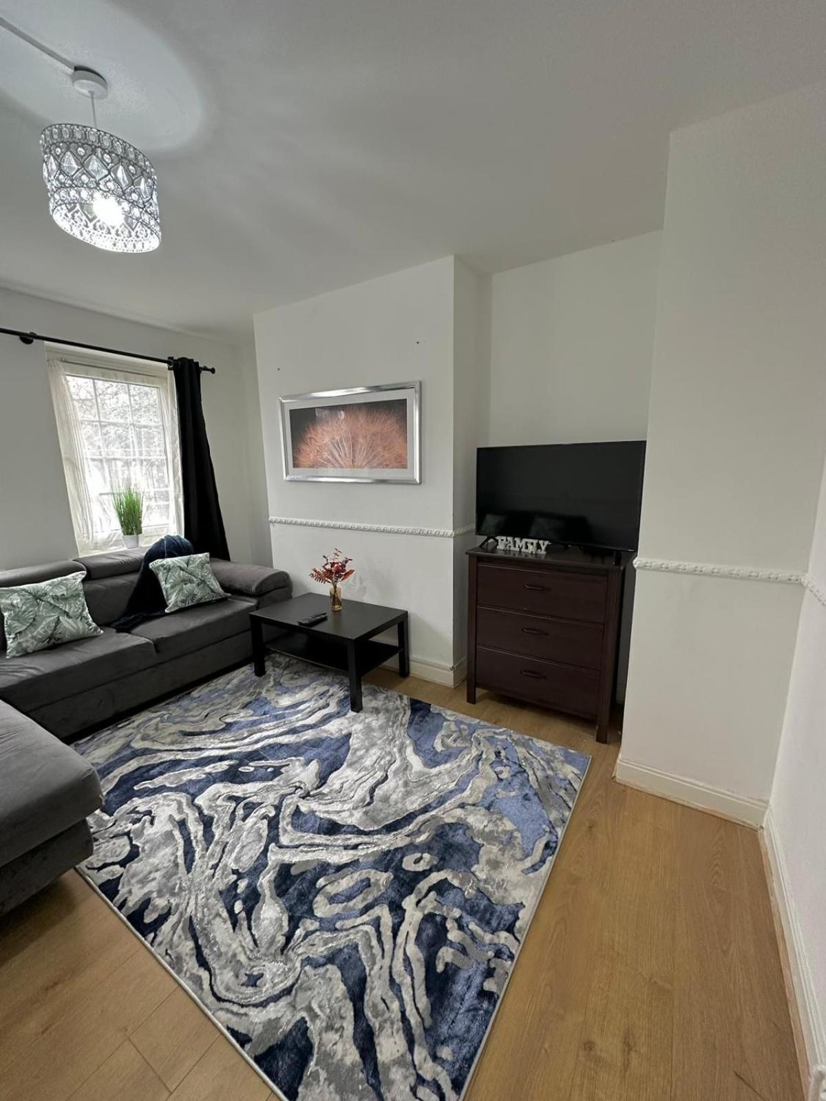 2 Bedroom Flat, 2 Minutes Walk To Bethnalgreen Station, Central London Eksteriør billede