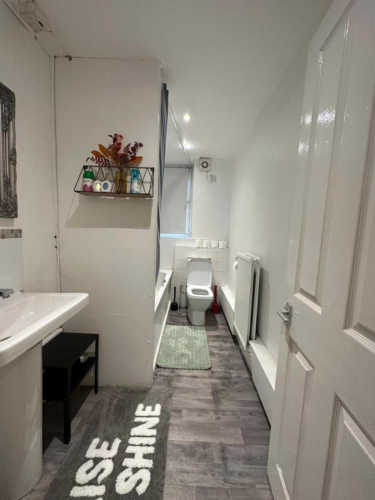 2 Bedroom Flat, 2 Minutes Walk To Bethnalgreen Station, Central London Eksteriør billede