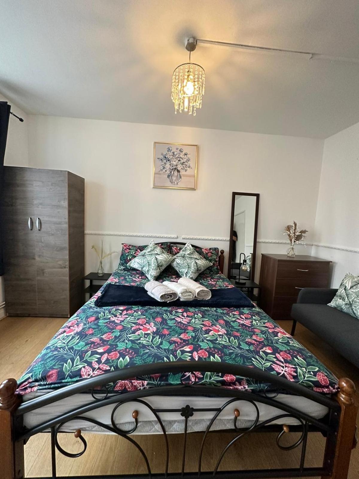 2 Bedroom Flat, 2 Minutes Walk To Bethnalgreen Station, Central London Eksteriør billede
