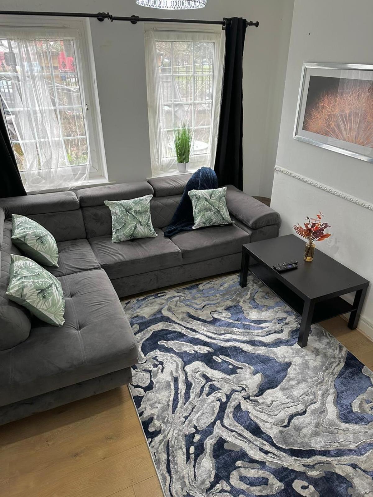 2 Bedroom Flat, 2 Minutes Walk To Bethnalgreen Station, Central London Eksteriør billede
