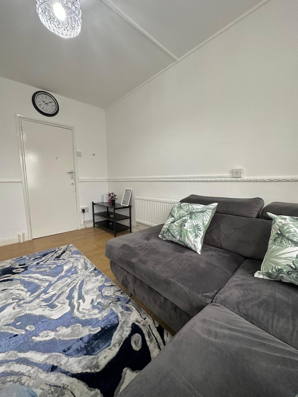 2 Bedroom Flat, 2 Minutes Walk To Bethnalgreen Station, Central London Eksteriør billede