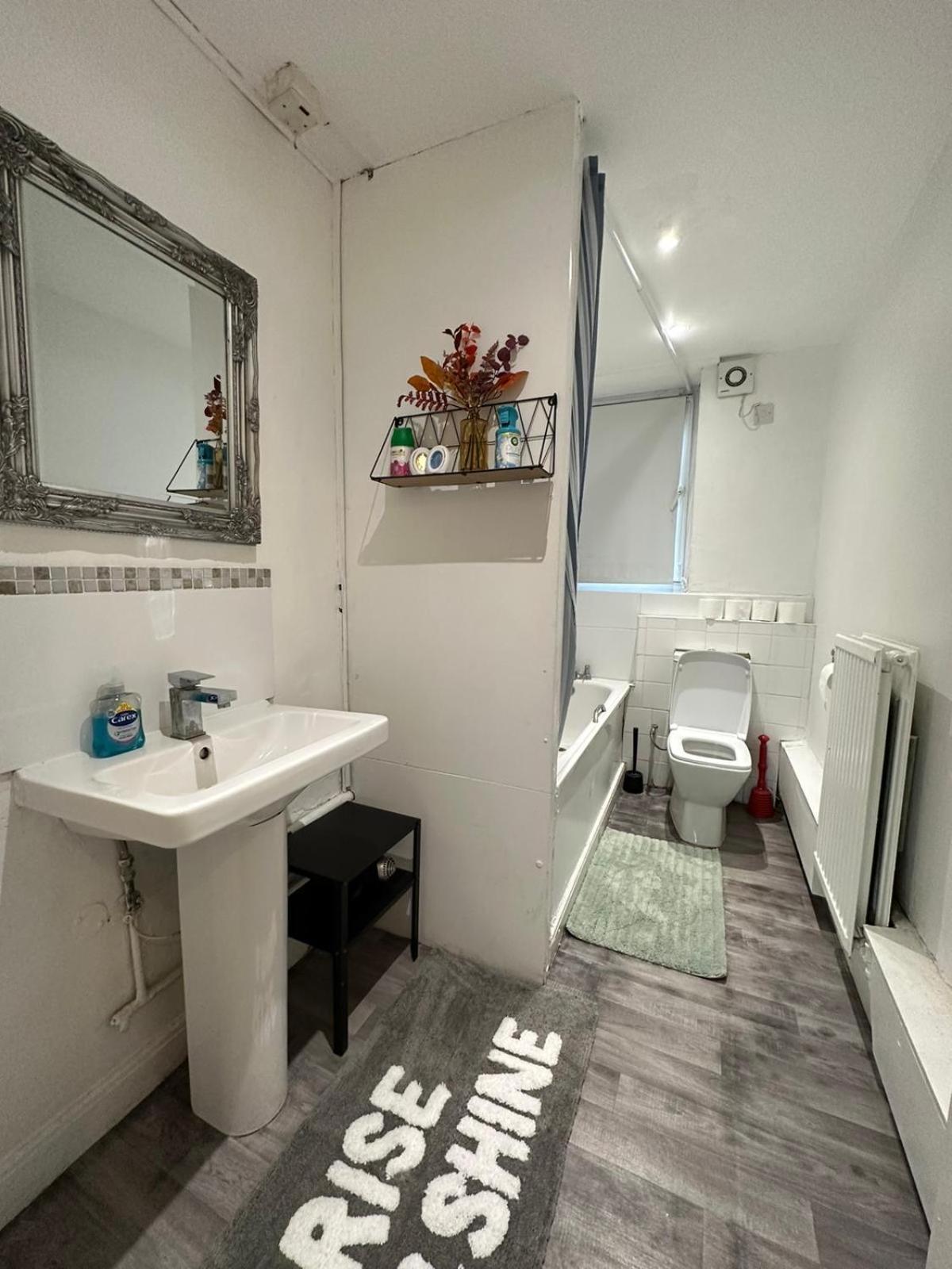 2 Bedroom Flat, 2 Minutes Walk To Bethnalgreen Station, Central London Eksteriør billede