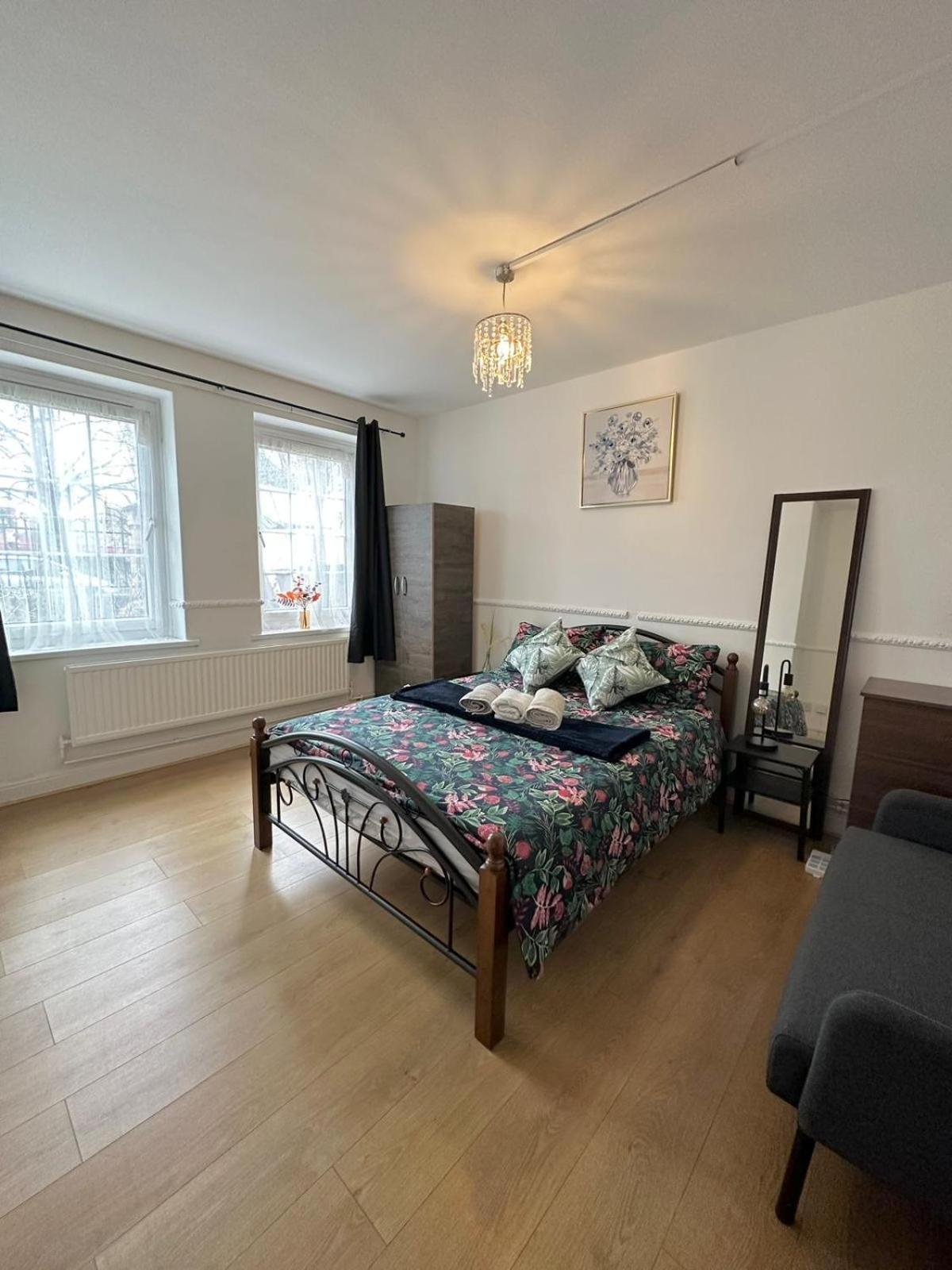 2 Bedroom Flat, 2 Minutes Walk To Bethnalgreen Station, Central London Eksteriør billede