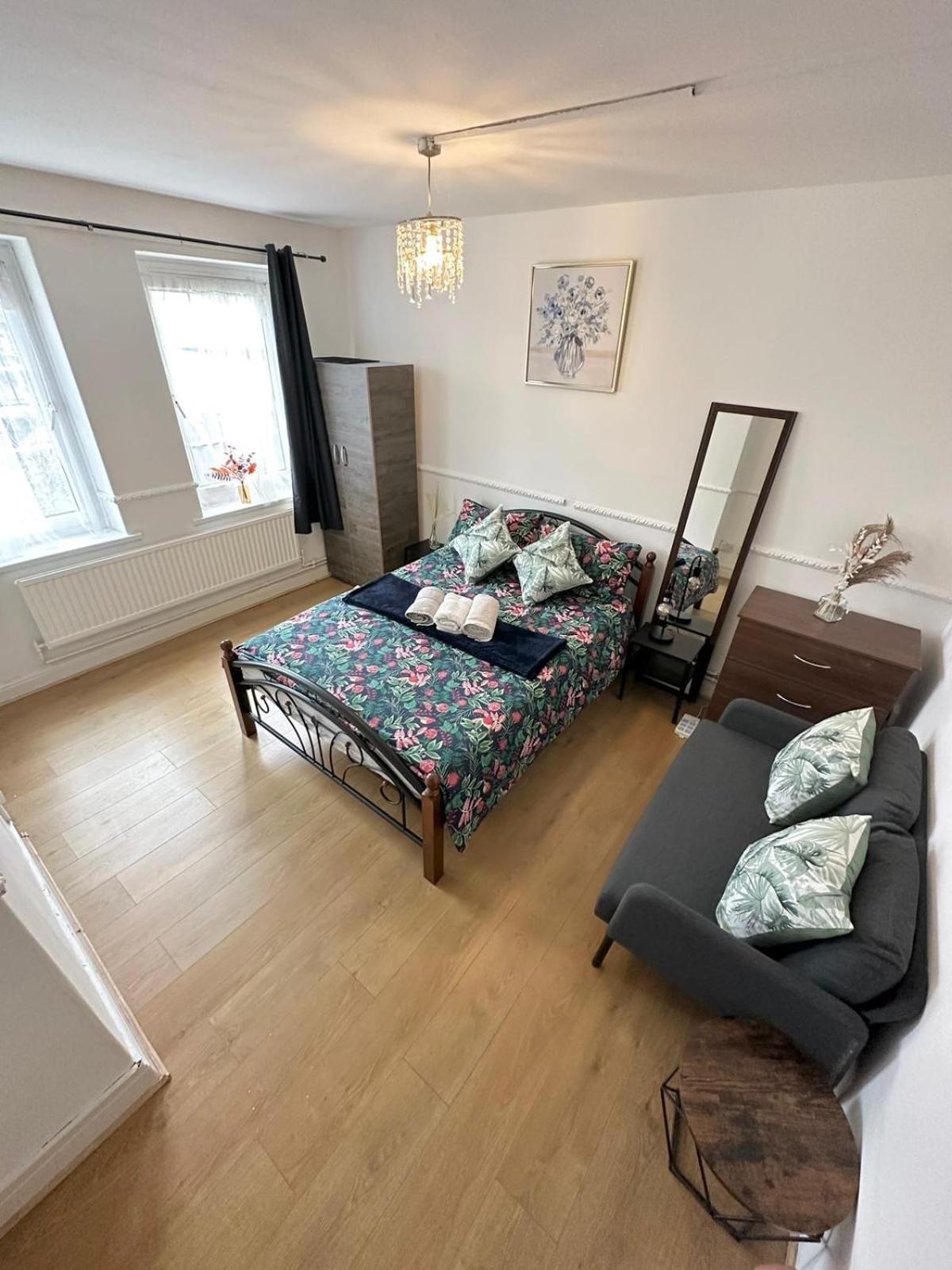 2 Bedroom Flat, 2 Minutes Walk To Bethnalgreen Station, Central London Eksteriør billede