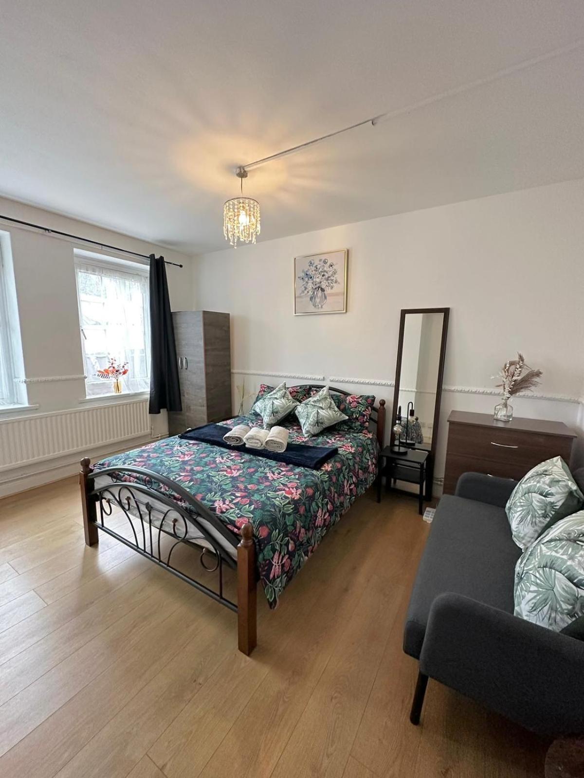 2 Bedroom Flat, 2 Minutes Walk To Bethnalgreen Station, Central London Eksteriør billede